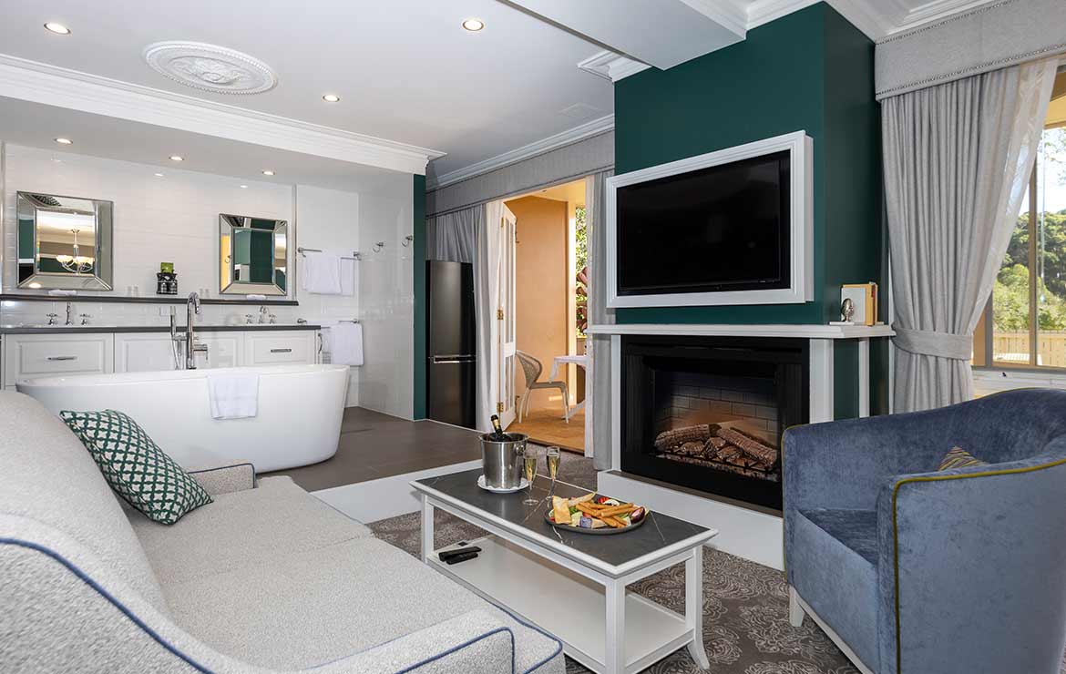 grand-mercurebasildene-manor-Std-Delux3 Studio Deluxe Apartments Bedroom