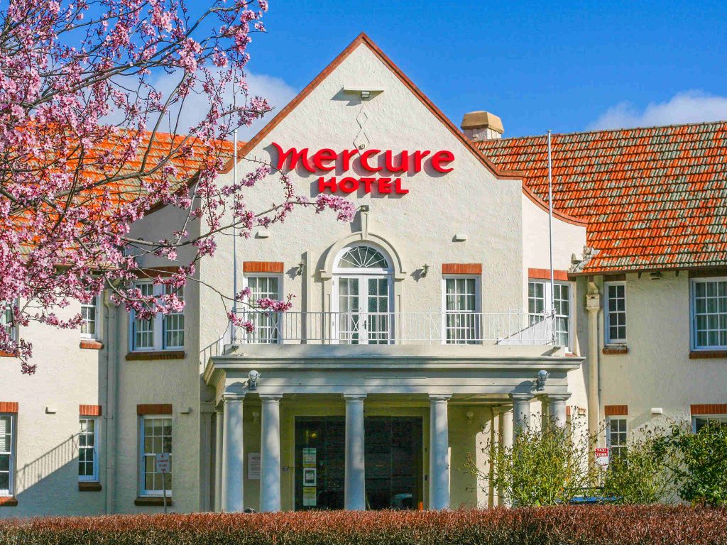 Mercure Canberra Exterior
