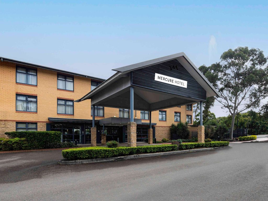 Mercure Sydney Blacktown Exterior
