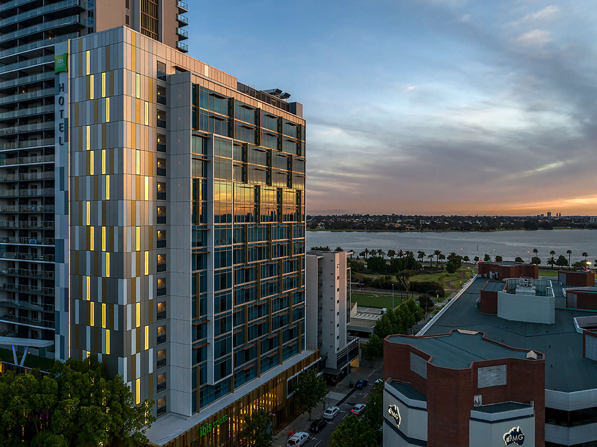 ibis Styles East Perth Exterior