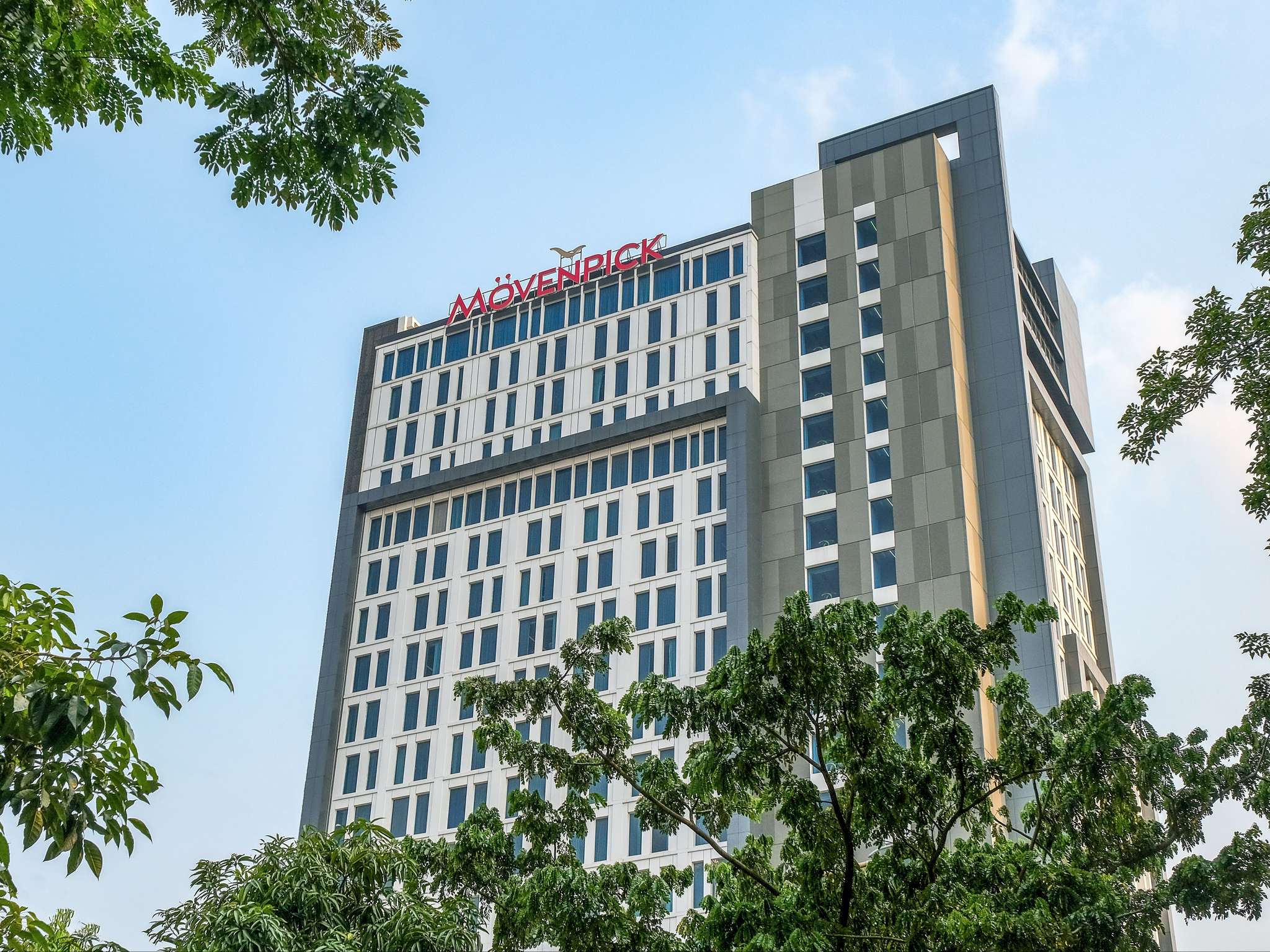 Mövenpick Surabaya City Exterior 2